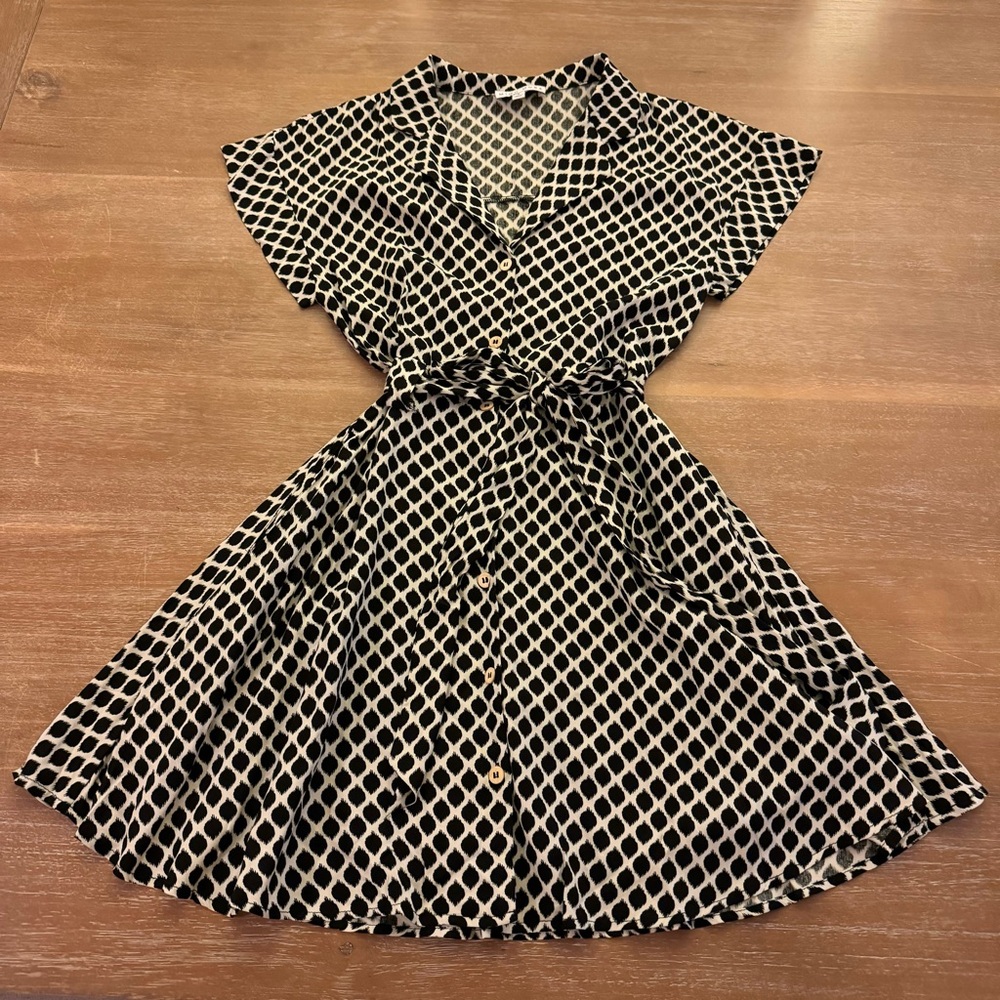Miou Muse Chic Black and White Patterned Dress - Picture 2 of 11